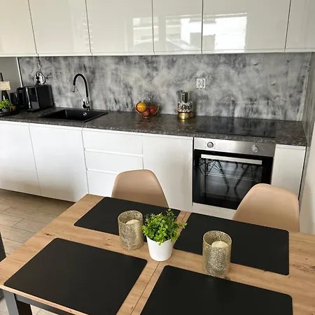 Goldhome Apartment *